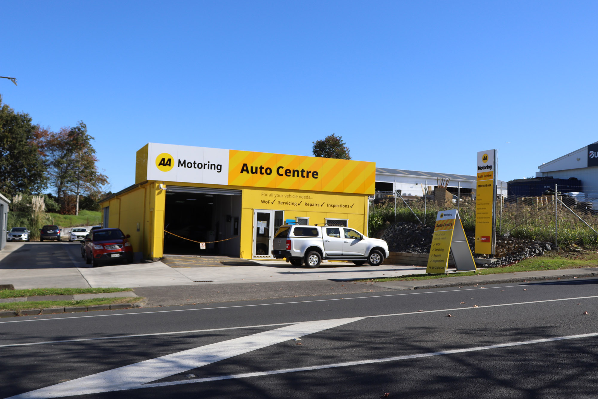 AA Auto Centre signage fit out featuring new pylon sign, fascia and 3D lettering by Xtream signs